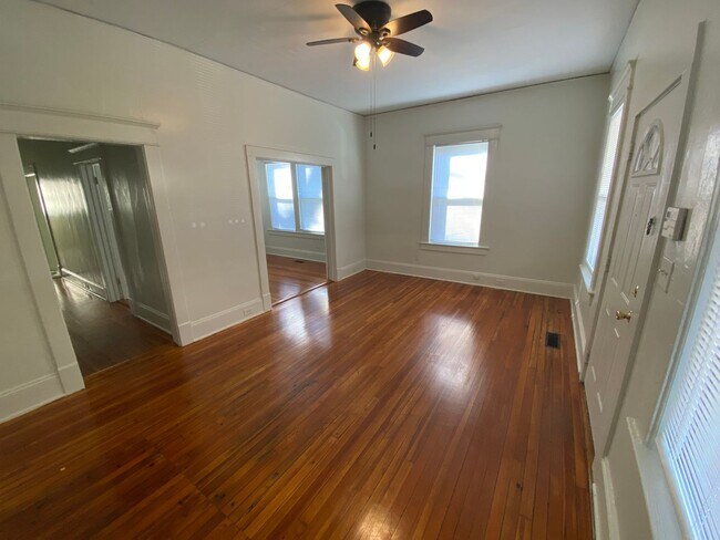 Foto del edificio - Spacious Duplex Unit Near Duke and Downtown / All Appliances and Fenced Backyard