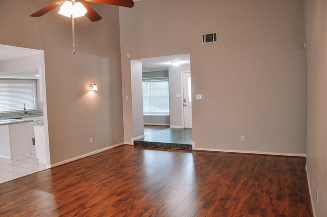 Building Photo - 2931 Colony Dr
