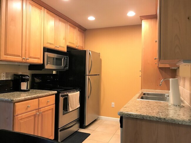 Foto del edificio - 10272 Black Mountain Rd
