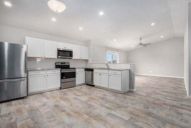 Building Photo - 3408 Chapel Hill Dr W