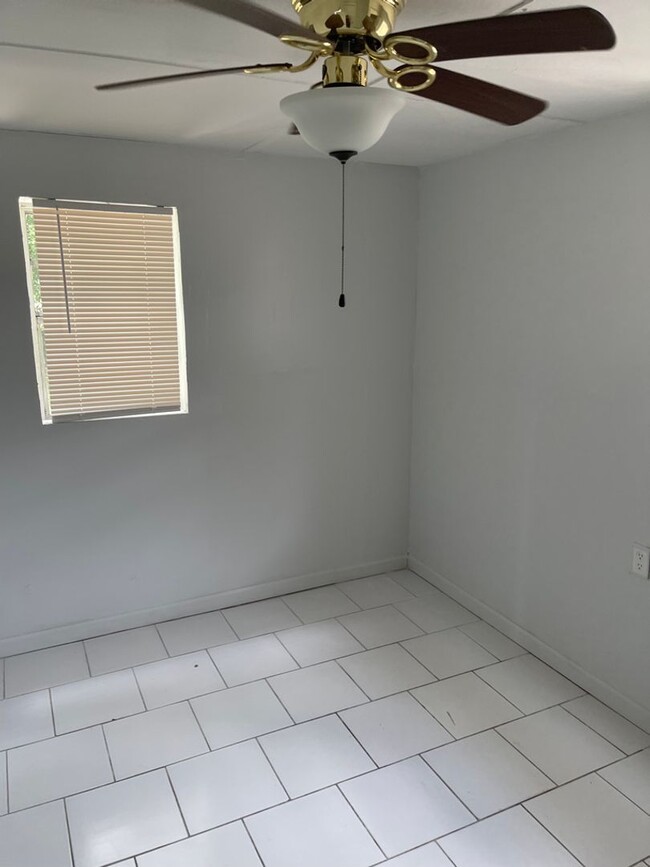 Building Photo - 2 bedroom, 1 bathroom House in Deland