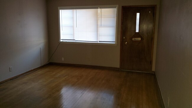 Building Photo - 4015 Summer Ave