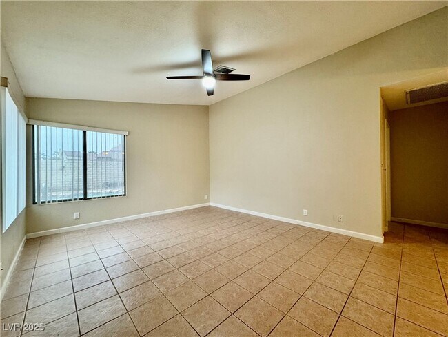 Foto del edificio - 7289 Topeka Dr