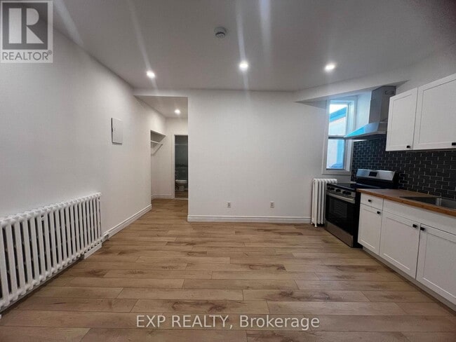 Building Photo - 804A St Clair Ave W