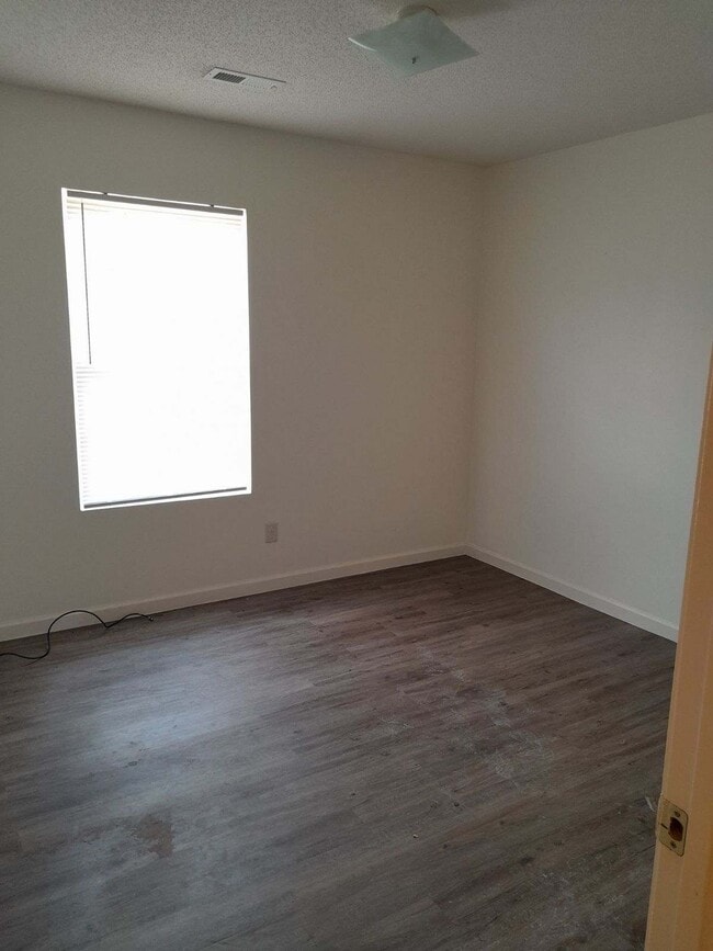 Foto del edificio - Teri Court Village