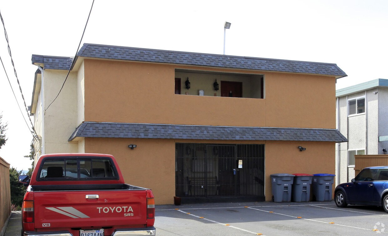 Building Photo - 2423 Grand Ave