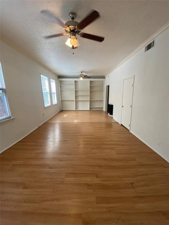 Foto del edificio - 4009 N Hall St