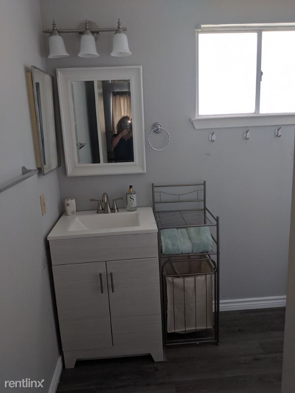 Building Photo - 1 br, 1 bath Apartment - 4510 ave U