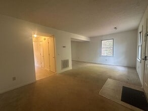 Building Photo - 1477 Sandy Cir