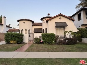 Building Photo - 326 N La Jolla Ave