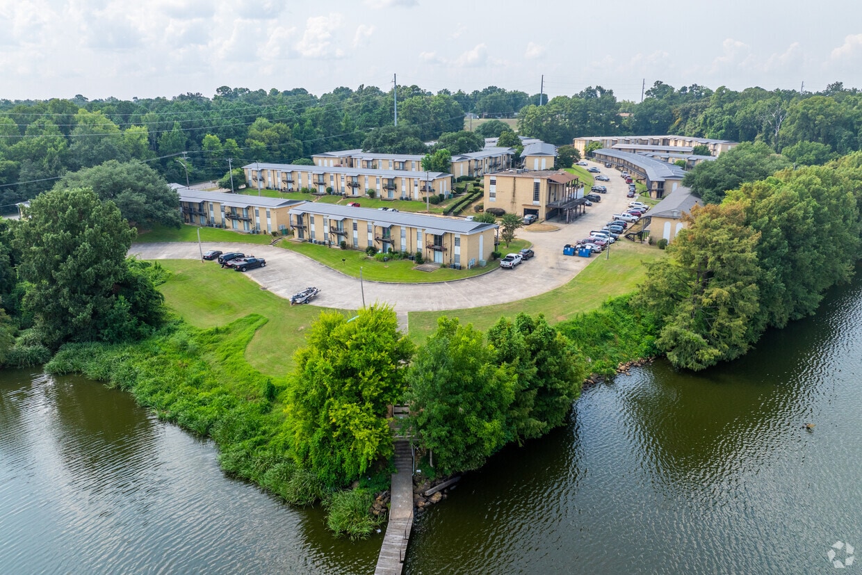 Villa Del Lago Aerial - Villa Del Lago Apartments