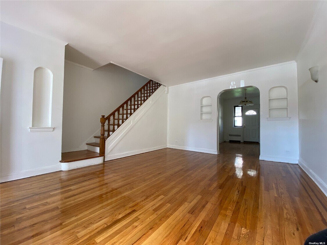 Foto principal - 8672 Bay Pkwy