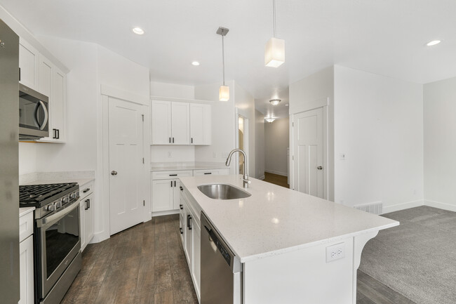 Building Photo - 1743 W Terra Vista Ln