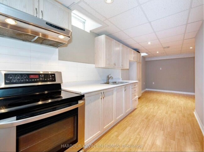 Photo du bâtiment - Basement Apartment in Maple, ONT