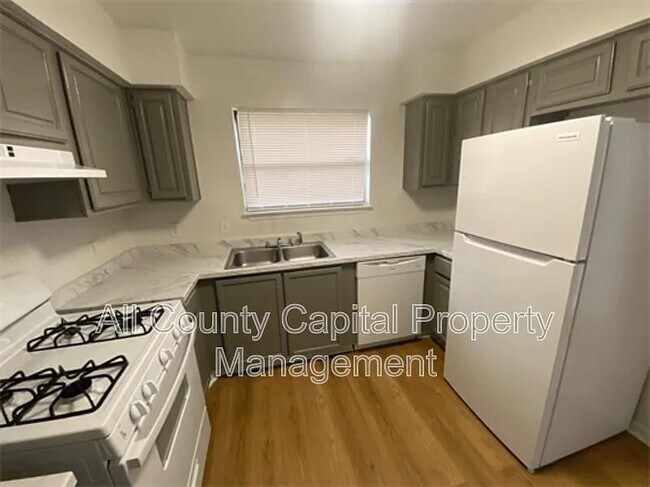 Foto del edificio - 829 Ken St