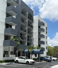Building Photo - 2715 Tigertail Ave