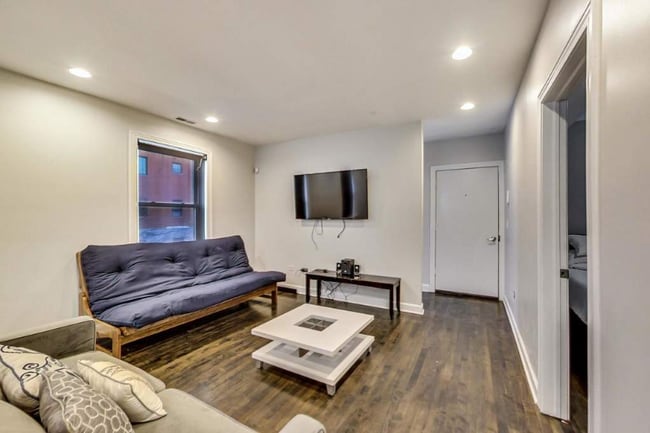 Building Photo - 3204 N Oakley Ave