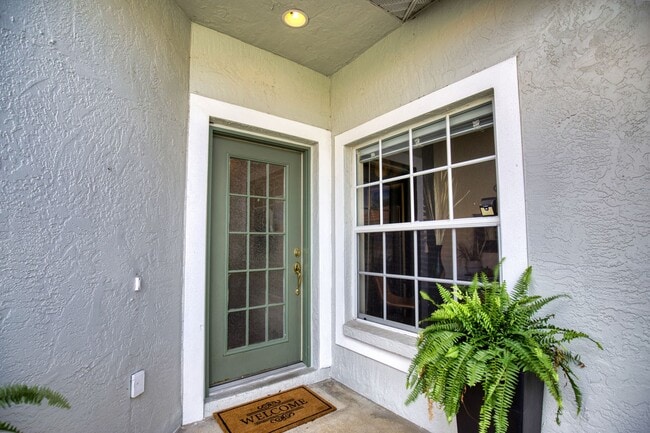 Building Photo - Seasonal Short-Term Renovated Villa in Pel...