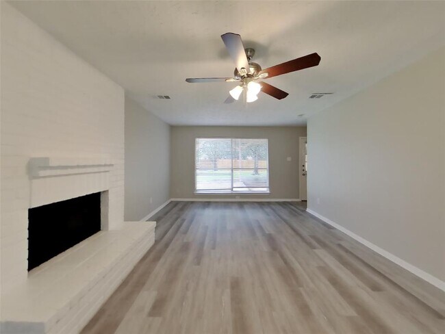 Foto del edificio - 14811 Cypress Ridge Dr