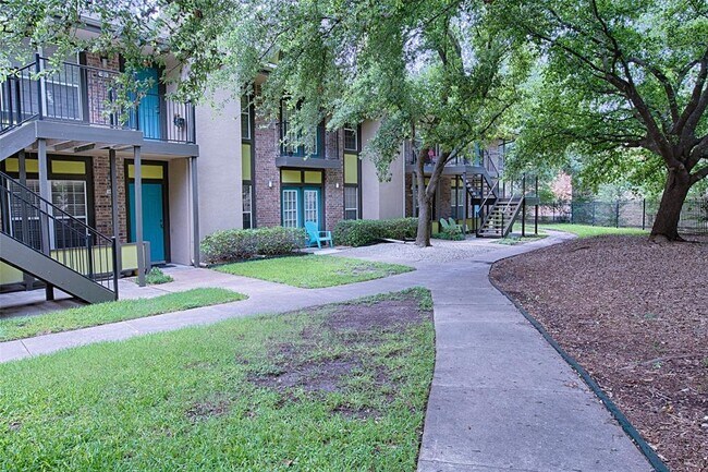 Foto del edificio - 7685 Northcross Dr