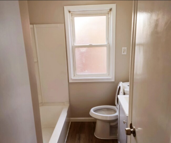 Foto del edificio - 4310 E 163rd St