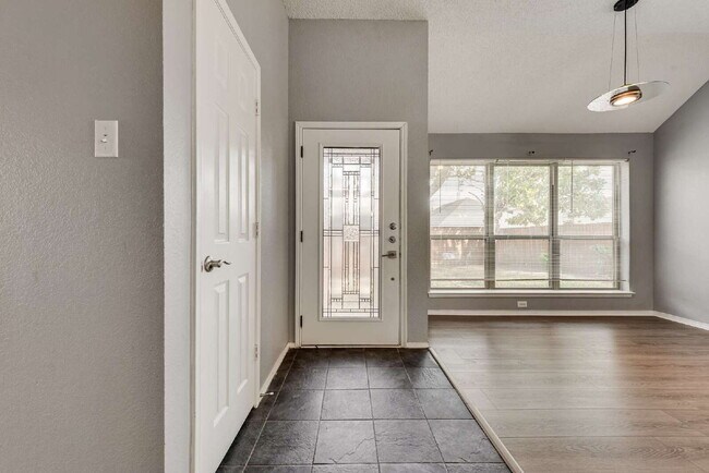 Foto del edificio - Garden haven 3 bed 2 bath home in H-E-B school district