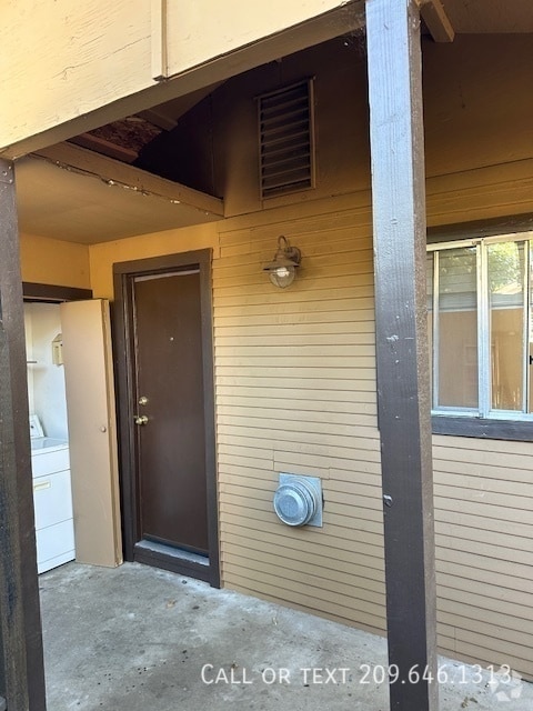 Building Photo - 115 I St