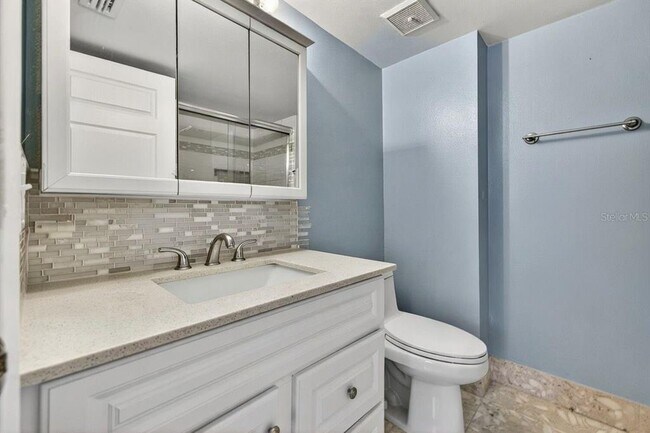 Foto del edificio - 1750 Harbor Pl