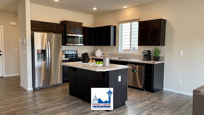 Building Photo - Welcome to Your 4-Bedroom Dream Home in Puyallup!