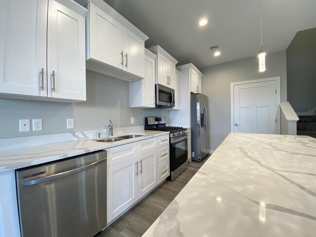 Foto del edificio - 670 Stone Haven Dr NE