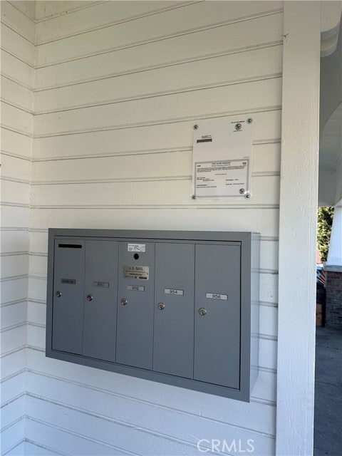 Foto del edificio - 956 E 43rd St