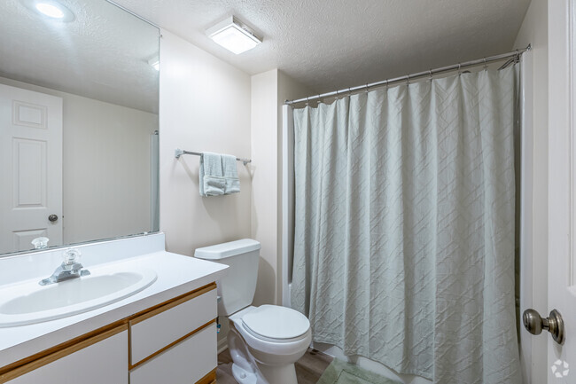 2BD, 2BA - 1,025SF - Primary Bathroom - Cascade Ridge Apartments