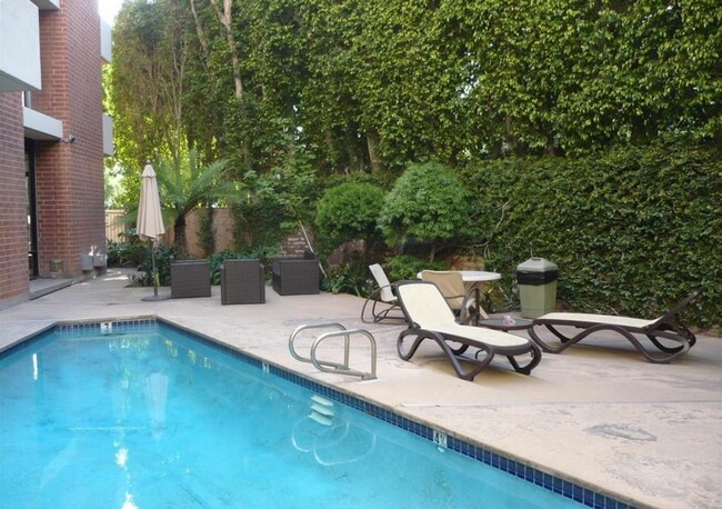 Foto del edificio - 11750 W Sunset Blvd