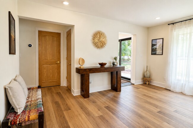Foto del edificio - 21885 Maplewood Dr