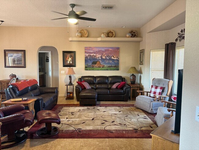 Building Photo - 3 to 6 Month Rental with Golf course views