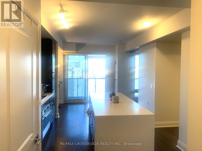 Building Photo - 1080 Bay St.