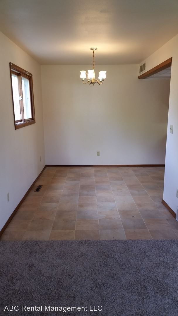 Foto del edificio - 748-750 Ridgeland Ave