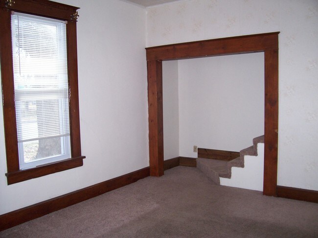 Building Photo - 501 N Hesperia St