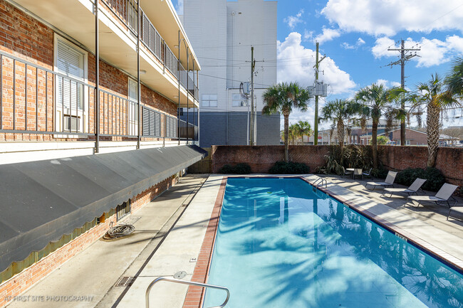 Gated condo! - 3101 Highland Rd