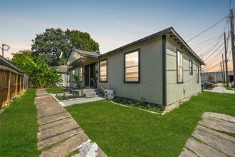 Building Photo - 3705 Bremond St