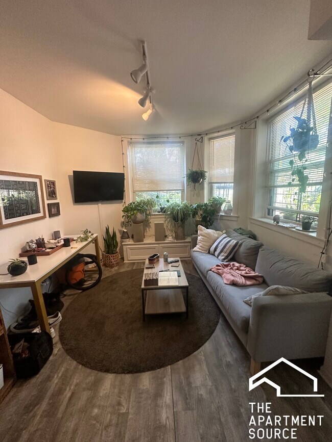 Foto del edificio - 2704 W Logan Blvd