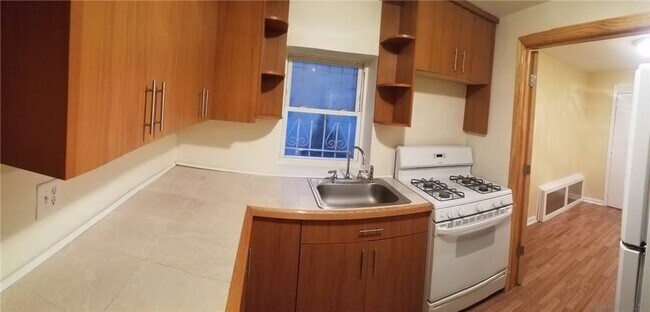 Foto del edificio - 108-15 63rd Ave