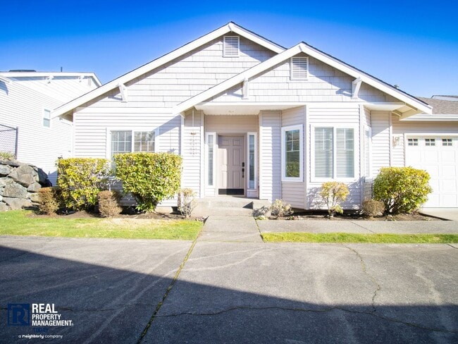 Building Photo - Beautiful 2-Bedroom Townhome with Vaulted Ceilings & 2-Car Garage!!