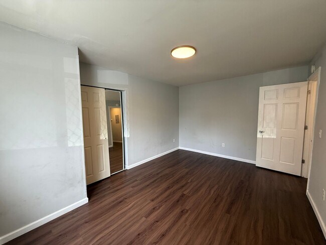 Foto del edificio - 555-565 N Kent St