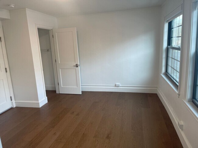 Foto del edificio - Harvard Square Brande new Super Sunny AWESOME studio 1 free Month Students ok