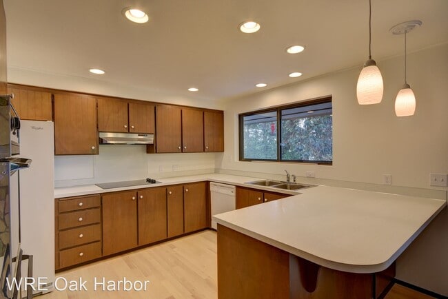 Building Photo - 2 br, 2 bath House - 2172 W. Madrona Way