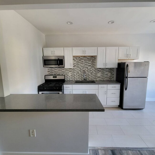 Building Photo - 837 Normandie Ave