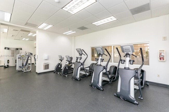 Building Photo - 1200 Brickell Bay Dr