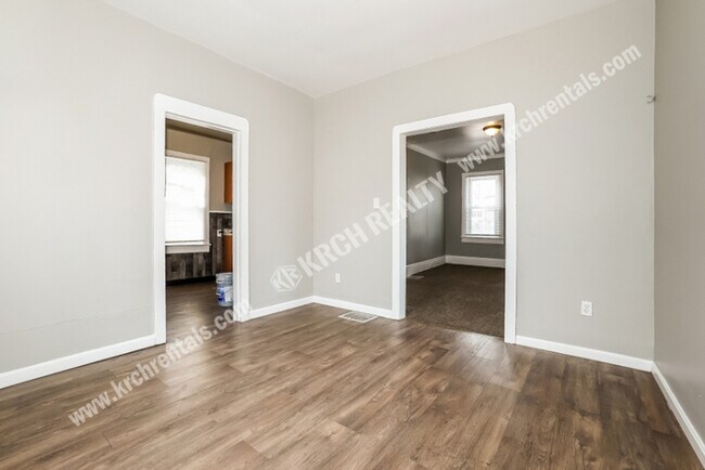 Building Photo - 3-Bedroom Home within Detroit Shoreway Nei...