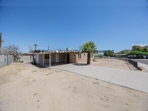 Building Photo - 2130 W Cortez St